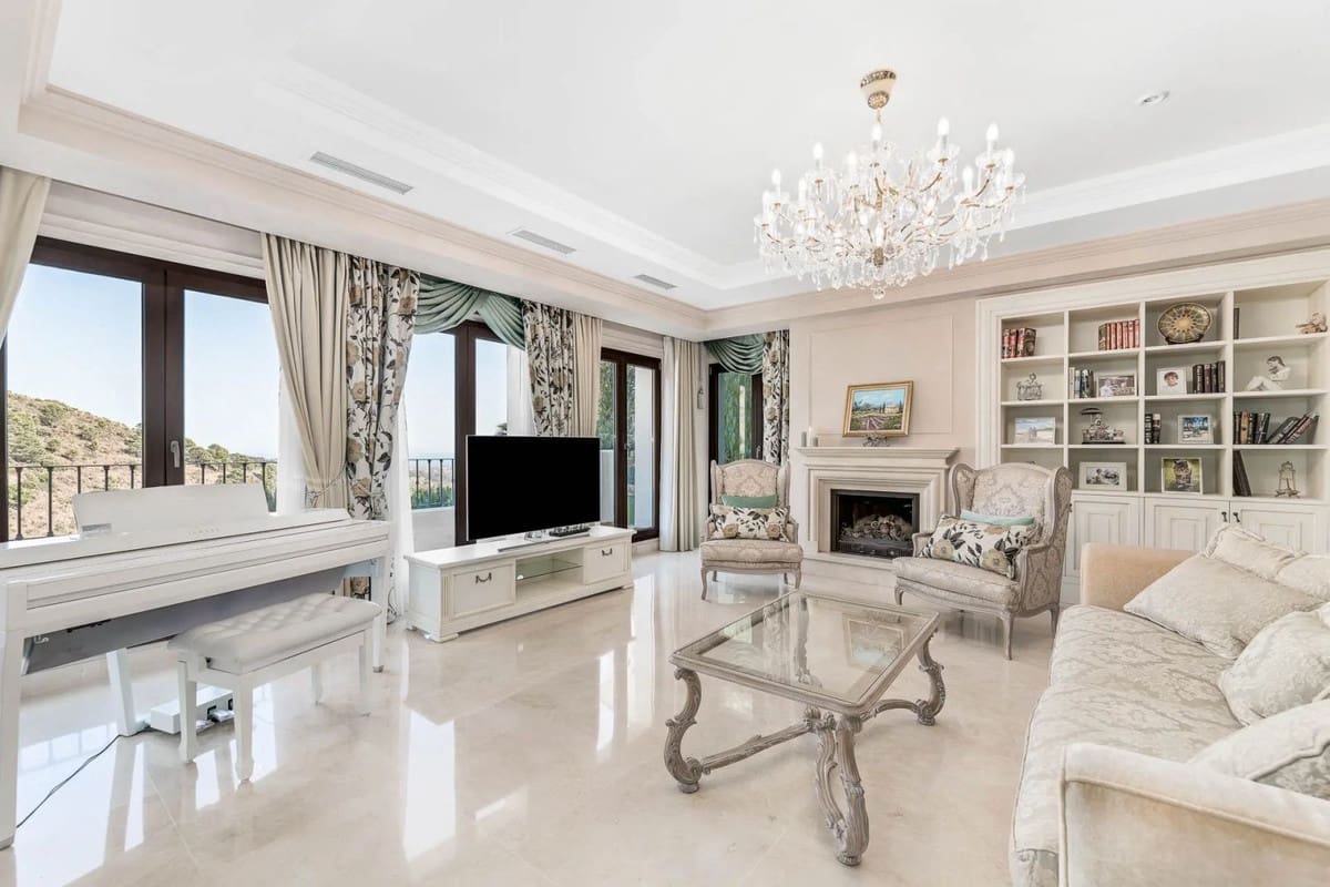 5 bedroom Villa for sale in Benahavis with garage - € 1,595,000 (Ref: 8847946)