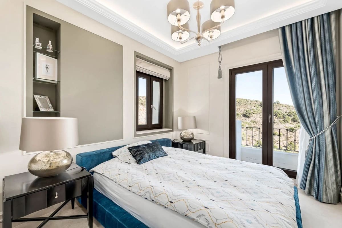 5 bedroom Villa for sale in Benahavis with garage - € 1,595,000 (Ref: 8847946)