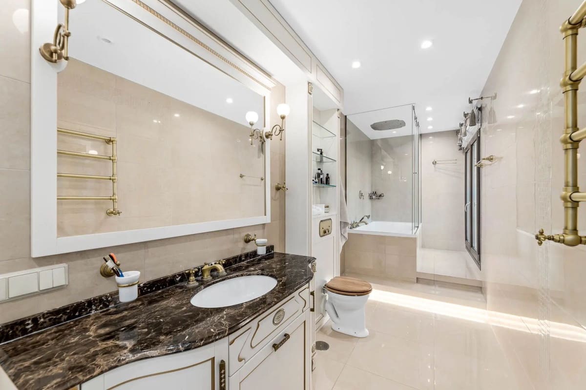 5 bedroom Villa for sale in Benahavis with garage - € 1,595,000 (Ref: 8847946)