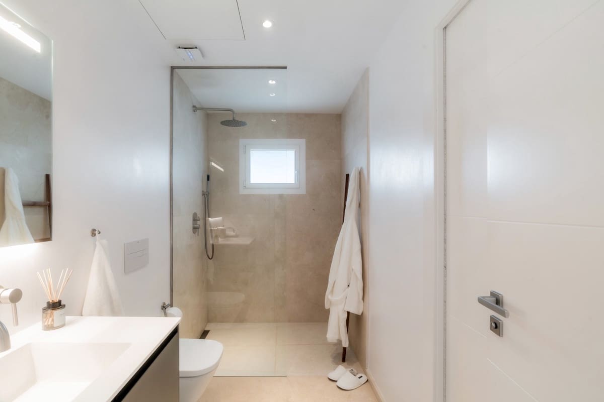 2 bedroom Apartment for sale in Puerto Banus - € 1,395,000 (Ref: 8854327)