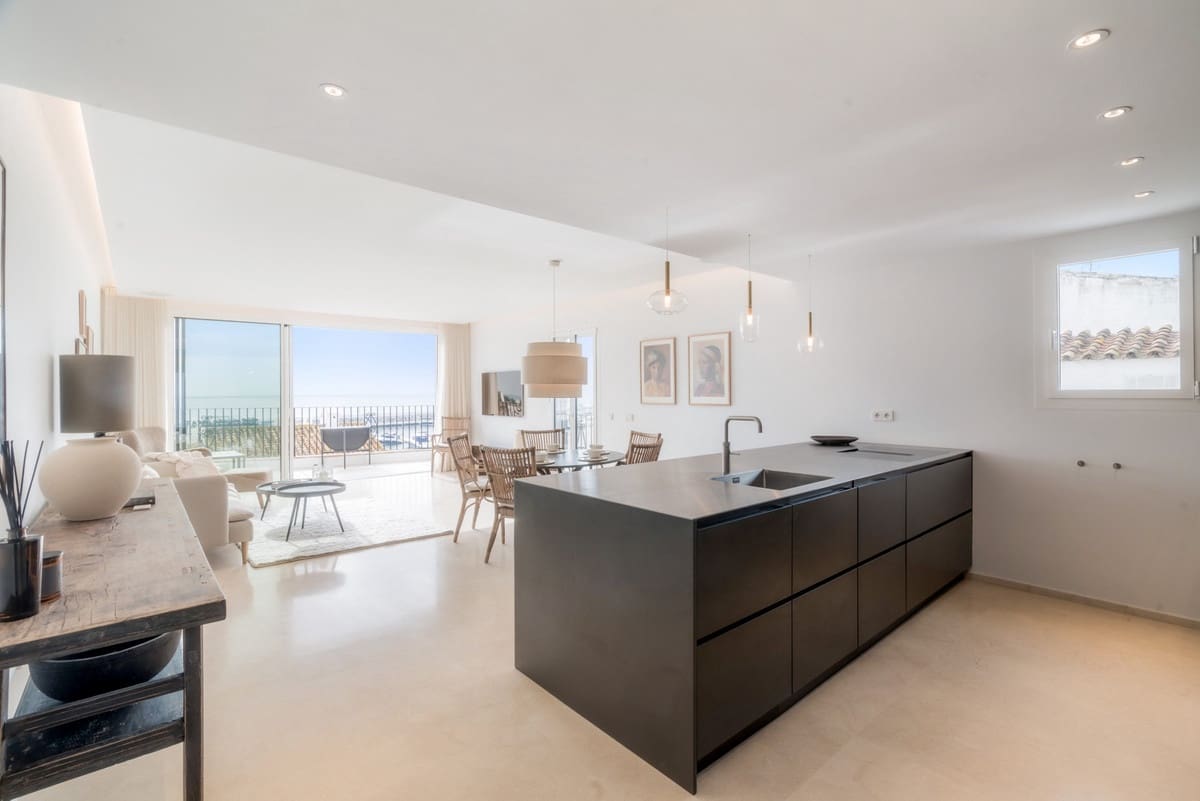 2 bedroom Apartment for sale in Puerto Banus - € 1,395,000 (Ref: 8854327)