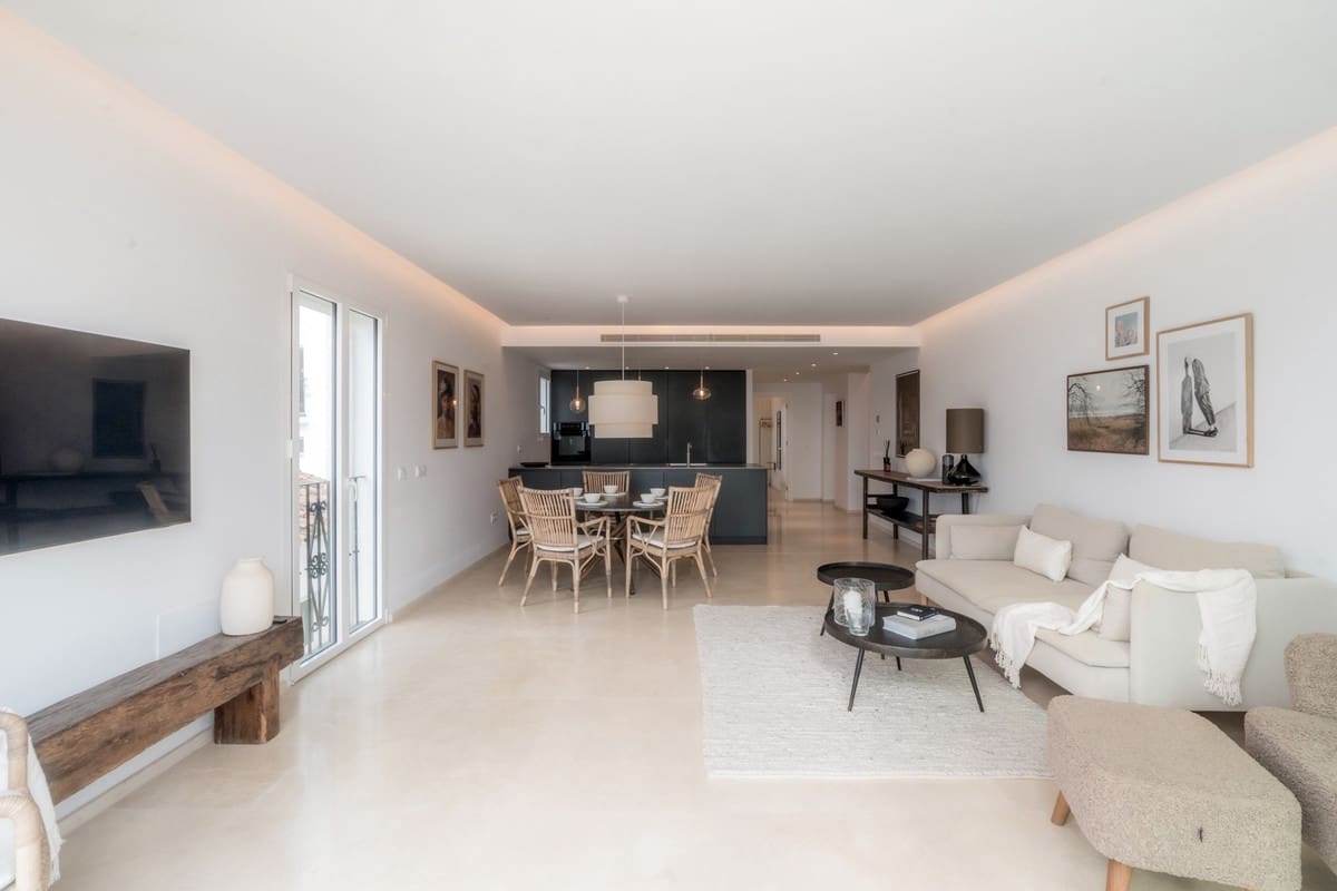 2 bedroom Apartment for sale in Puerto Banus - € 1,395,000 (Ref: 8854327)