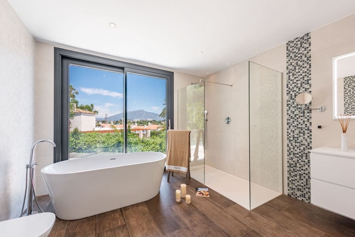 6 makuuhuone Huvila myytävänä paikassa Estepona - 2 195 000 € (Ref: 8866153)