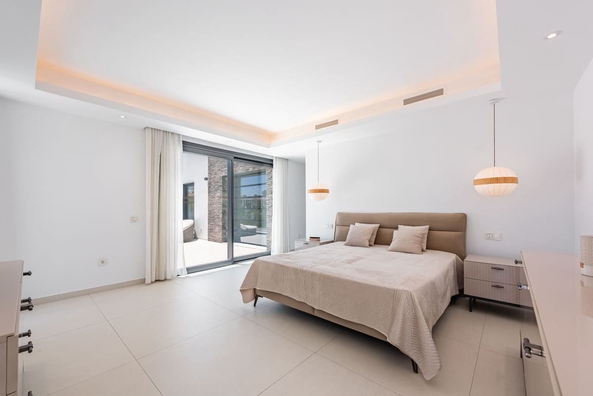 6 makuuhuone Huvila myytävänä paikassa Estepona - 2 195 000 € (Ref: 8866153)
