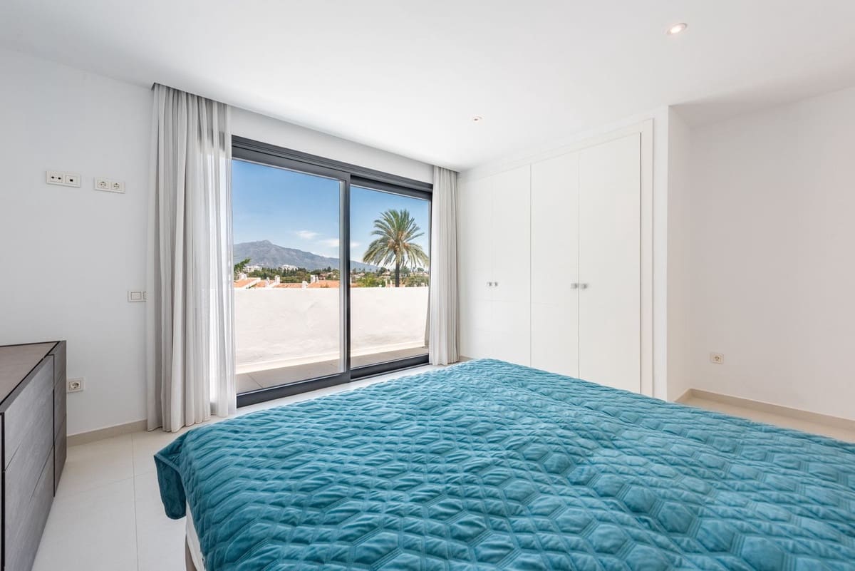 6 makuuhuone Huvila myytävänä paikassa Estepona - 2 195 000 € (Ref: 8866153)