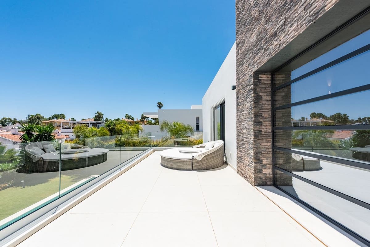 6 makuuhuone Huvila myytävänä paikassa Estepona - 2 195 000 € (Ref: 8866153)