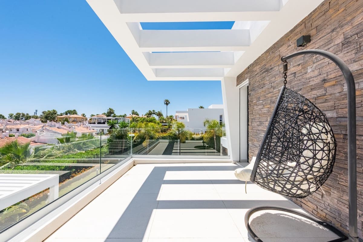 6 makuuhuone Huvila myytävänä paikassa Estepona - 2 195 000 € (Ref: 8866153)