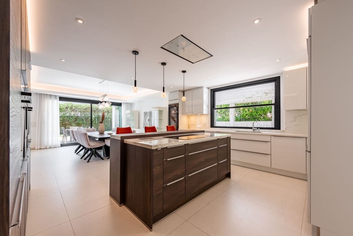6 makuuhuone Huvila myytävänä paikassa Estepona - 2 195 000 € (Ref: 8866153)