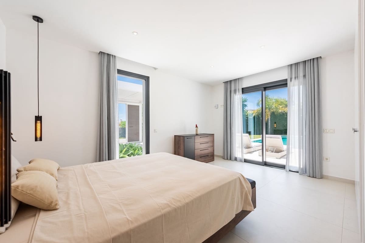 6 makuuhuone Huvila myytävänä paikassa Estepona - 2 195 000 € (Ref: 8866153)