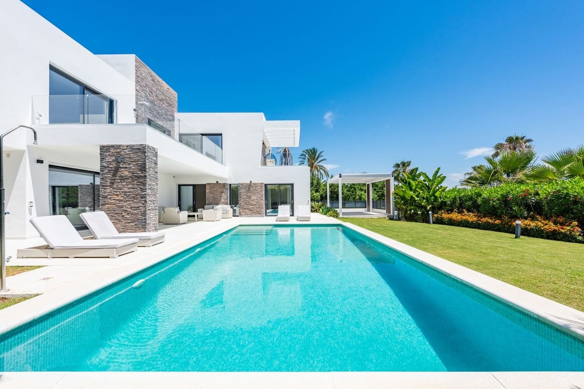 6 makuuhuone Huvila myytävänä paikassa Estepona - 2 195 000 € (Ref: 8866153)