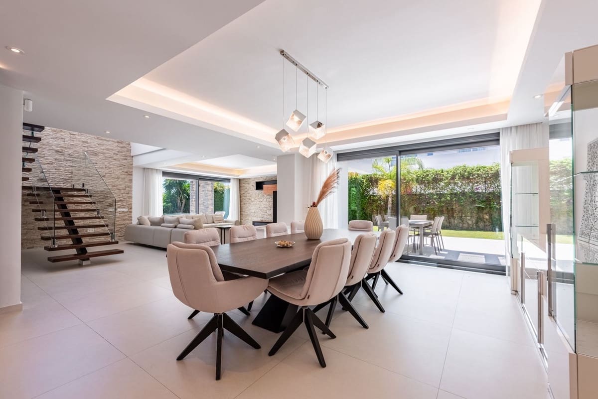 6 makuuhuone Huvila myytävänä paikassa Estepona - 2 195 000 € (Ref: 8866153)