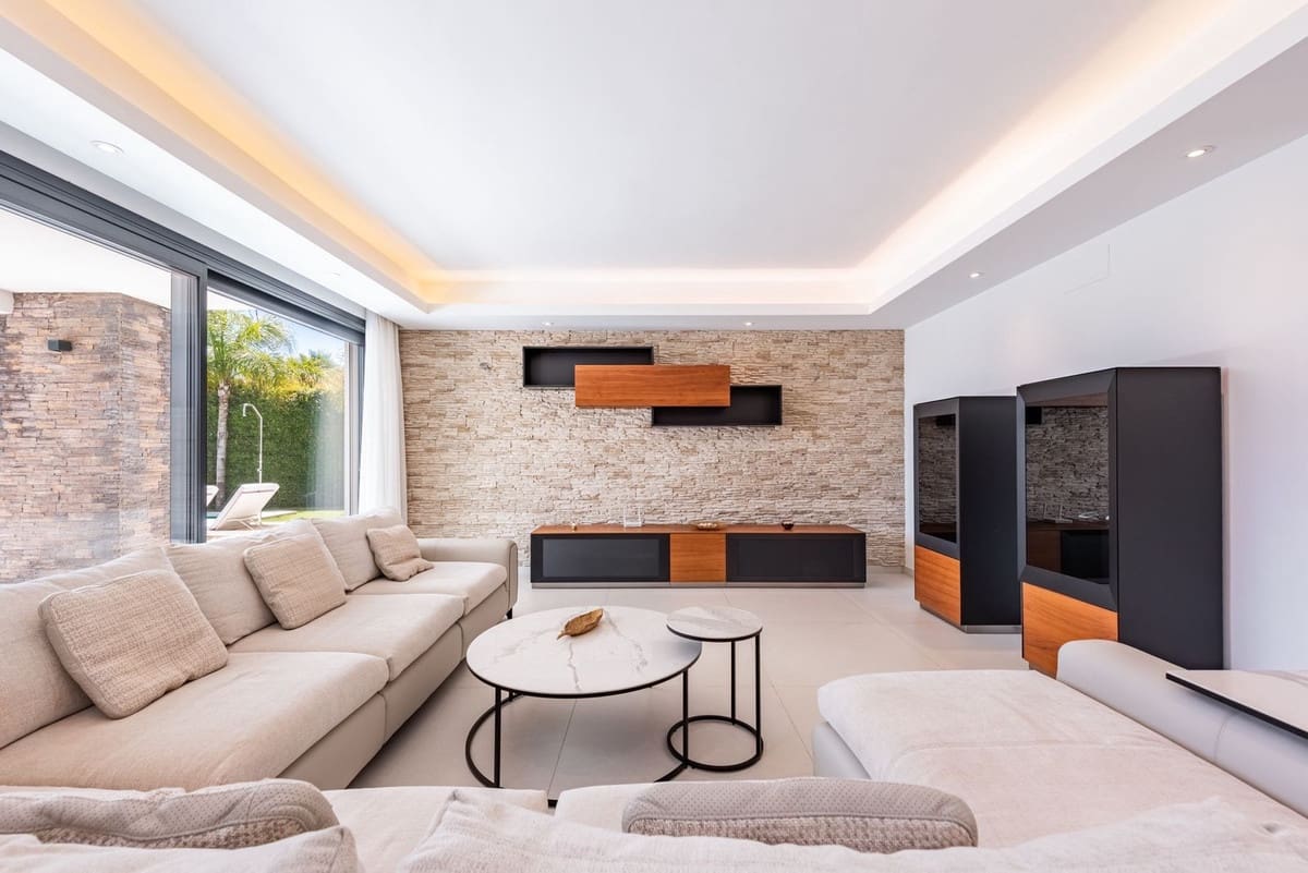 6 makuuhuone Huvila myytävänä paikassa Estepona - 2 195 000 € (Ref: 8866153)