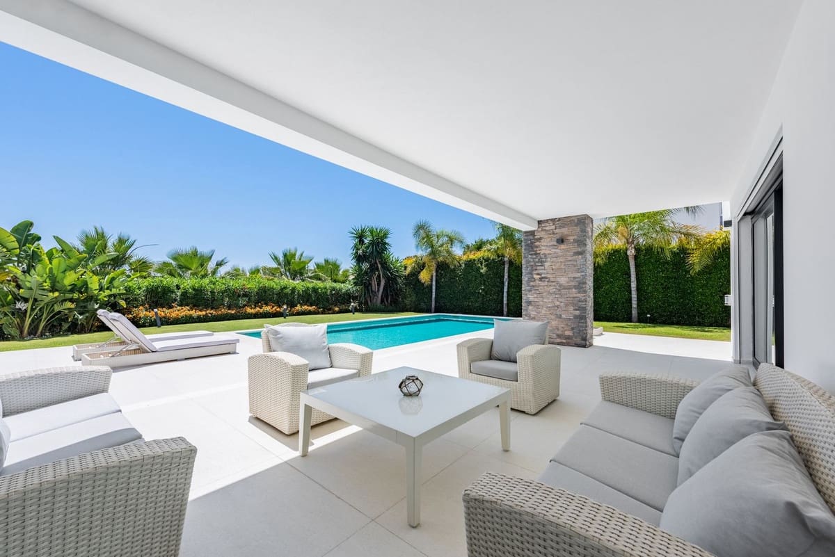 6 makuuhuone Huvila myytävänä paikassa Estepona - 2 195 000 € (Ref: 8866153)