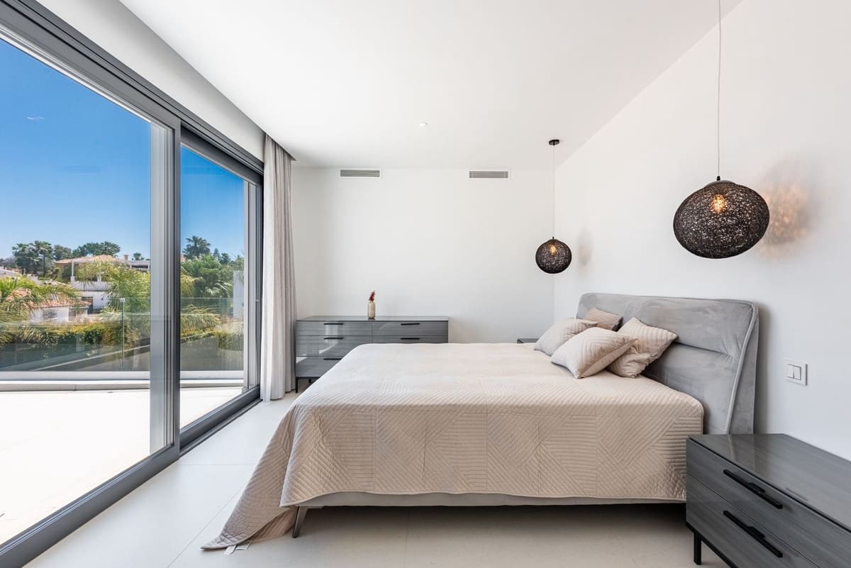 6 makuuhuone Huvila myytävänä paikassa Estepona - 2 195 000 € (Ref: 8866153)