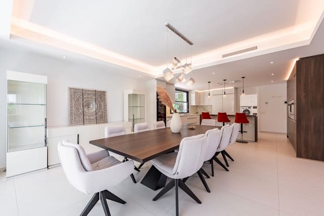 6 makuuhuone Huvila myytävänä paikassa Estepona - 2 195 000 € (Ref: 8866153)