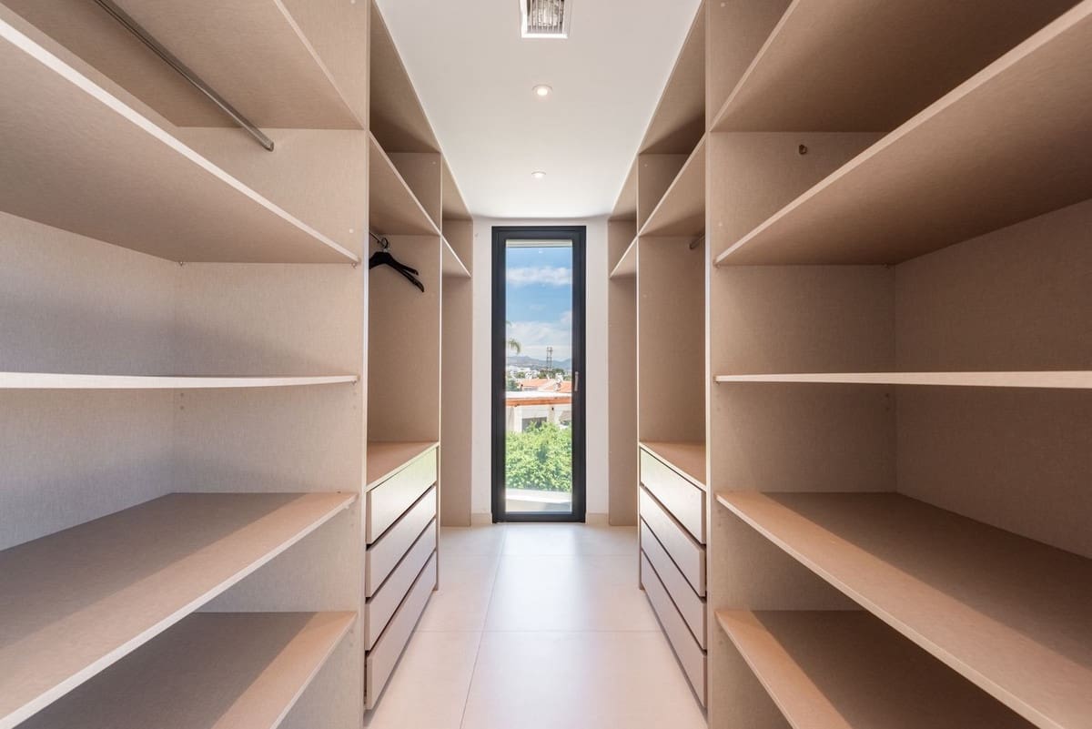 6 makuuhuone Huvila myytävänä paikassa Estepona - 2 195 000 € (Ref: 8866153)