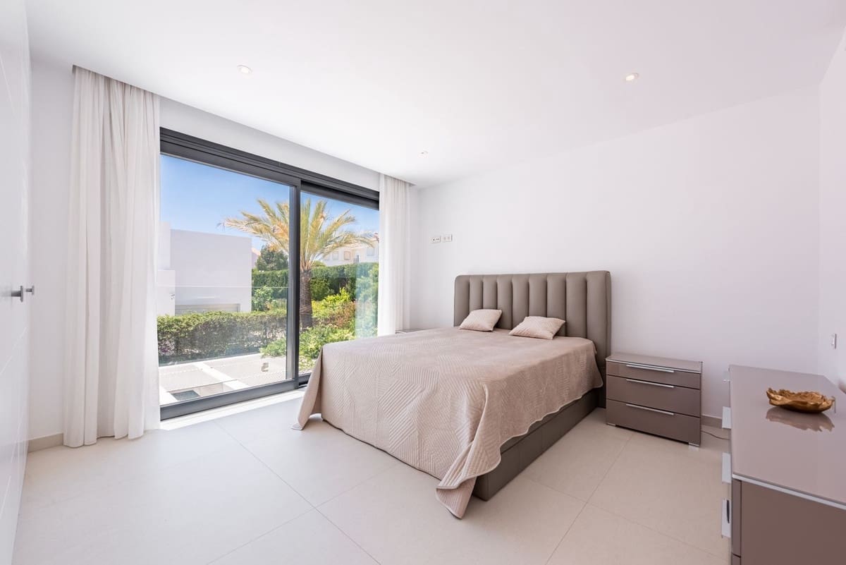 6 makuuhuone Huvila myytävänä paikassa Estepona - 2 195 000 € (Ref: 8866153)