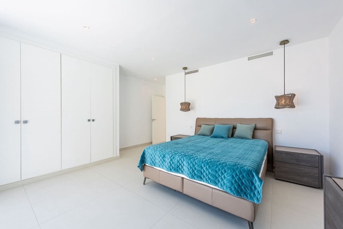 6 makuuhuone Huvila myytävänä paikassa Estepona - 2 195 000 € (Ref: 8866153)