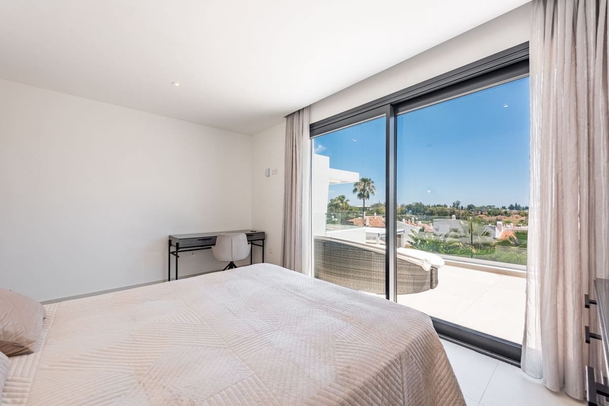 6 makuuhuone Huvila myytävänä paikassa Estepona - 2 195 000 € (Ref: 8866153)