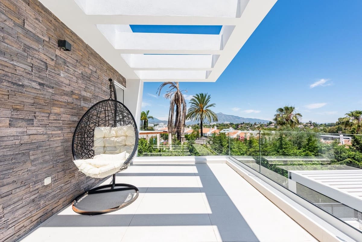 6 makuuhuone Huvila myytävänä paikassa Estepona - 2 195 000 € (Ref: 8866153)