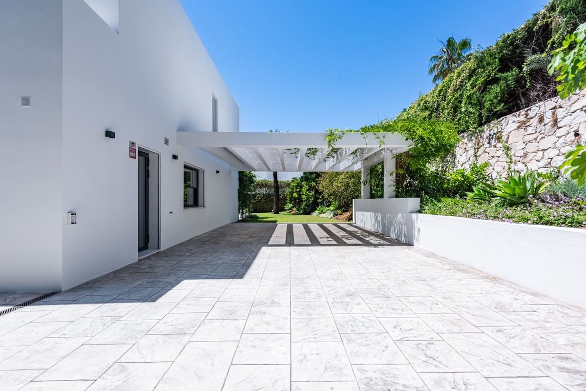 6 makuuhuone Huvila myytävänä paikassa Estepona - 2 195 000 € (Ref: 8866153)