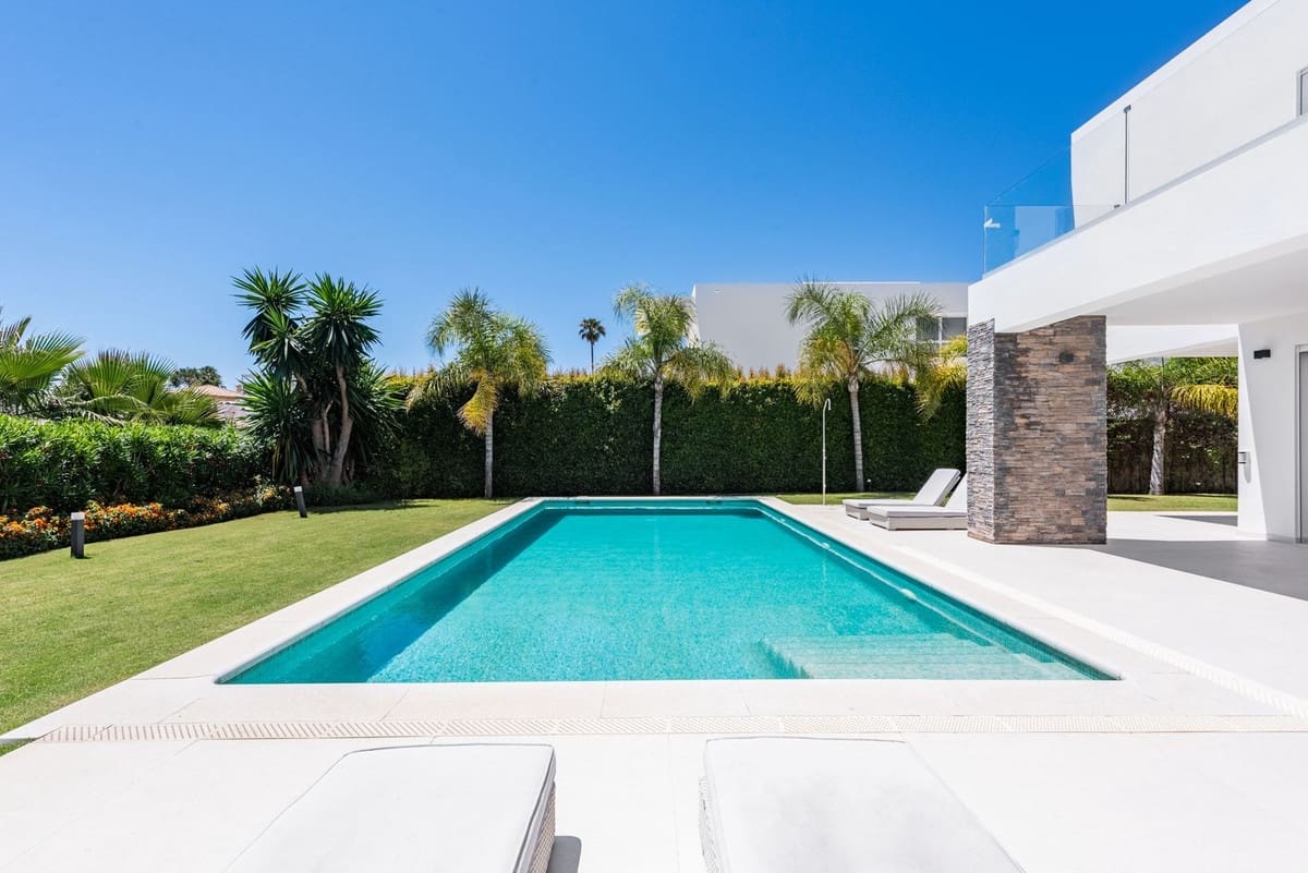 6 makuuhuone Huvila myytävänä paikassa Estepona - 2 195 000 € (Ref: 8866153)