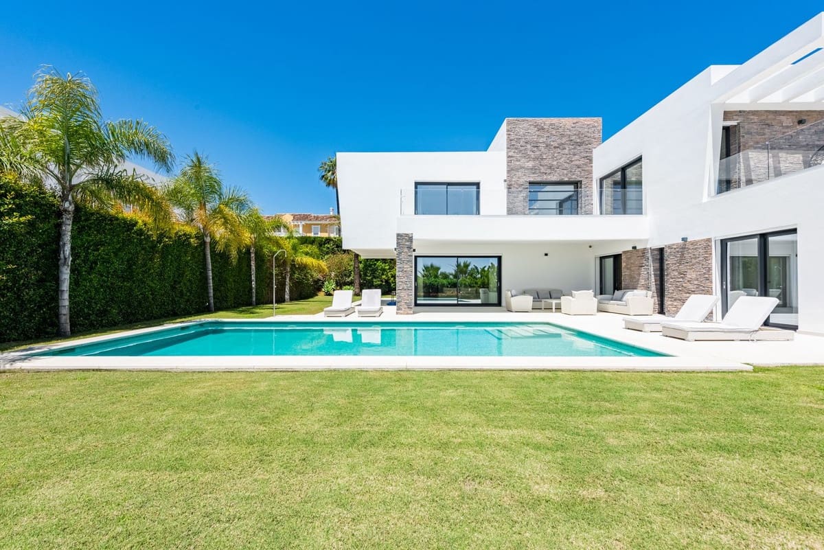 6 makuuhuone Huvila myytävänä paikassa Estepona - 2 195 000 € (Ref: 8866153)