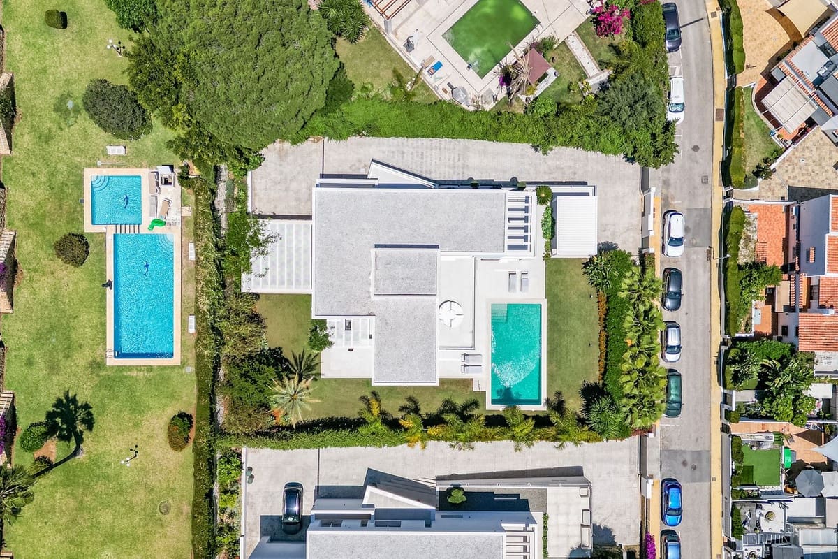 6 makuuhuone Huvila myytävänä paikassa Estepona - 2 195 000 € (Ref: 8866153)