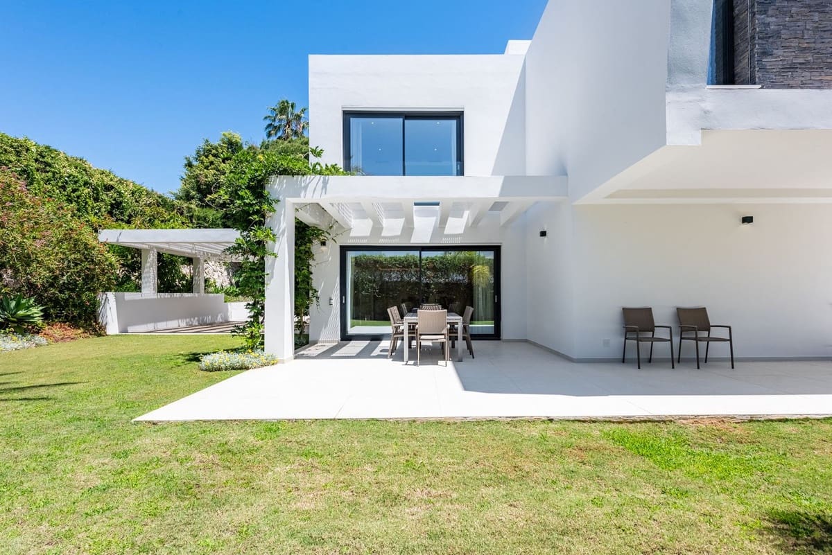 6 makuuhuone Huvila myytävänä paikassa Estepona - 2 195 000 € (Ref: 8866153)