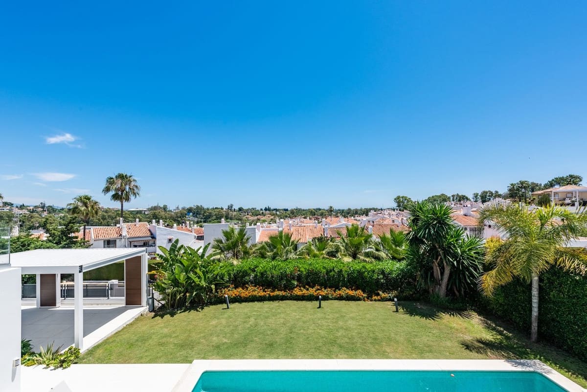 6 makuuhuone Huvila myytävänä paikassa Estepona - 2 195 000 € (Ref: 8866153)