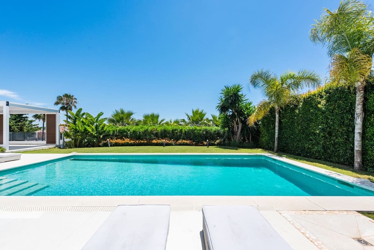 6 makuuhuone Huvila myytävänä paikassa Estepona - 2 195 000 € (Ref: 8866153)