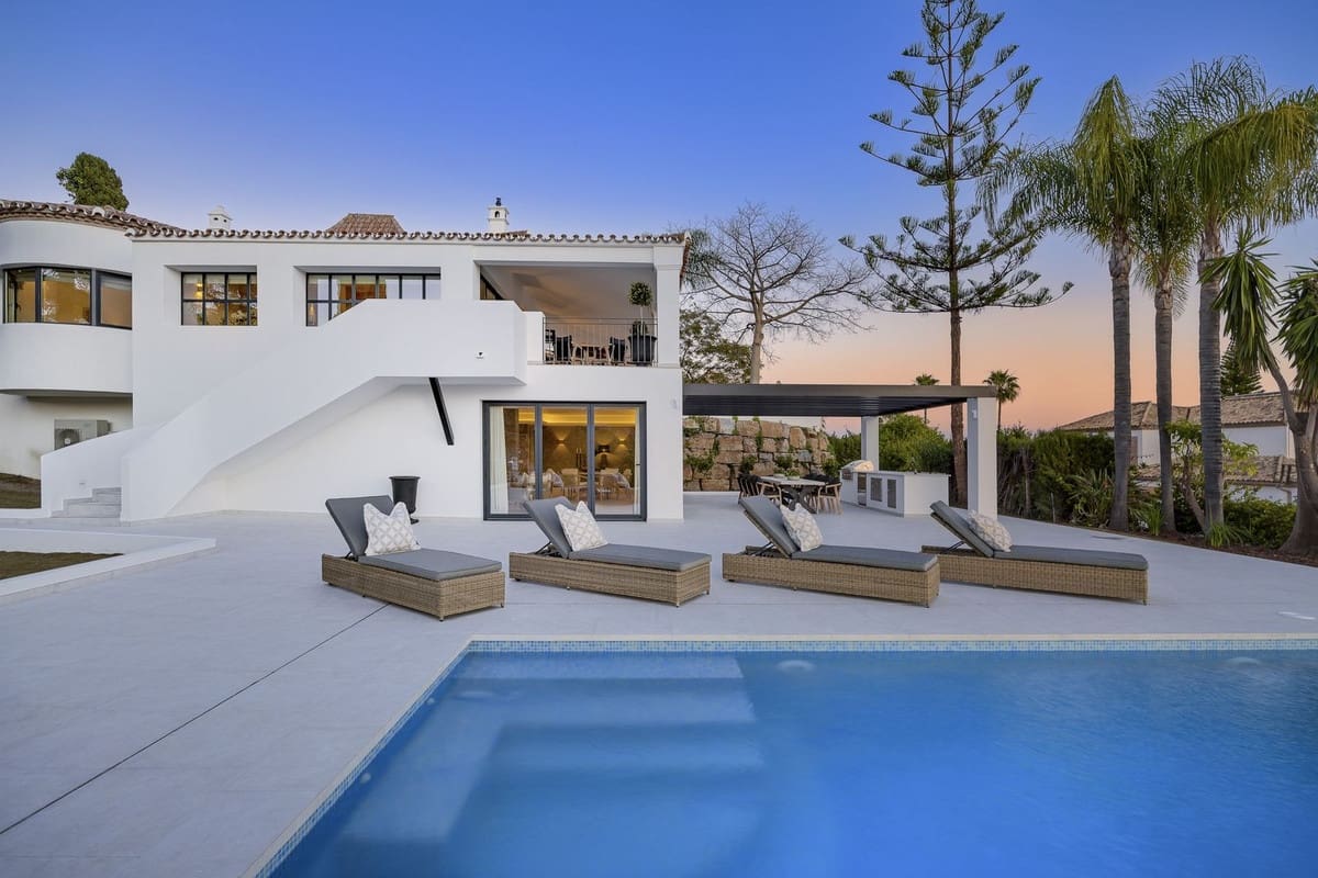 5 bedroom Villa for sale in Benahavis with garage - € 4,975,000 (Ref: 8866154)