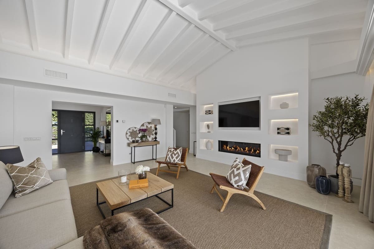 5 bedroom Villa for sale in Benahavis with garage - € 4,975,000 (Ref: 8866154)
