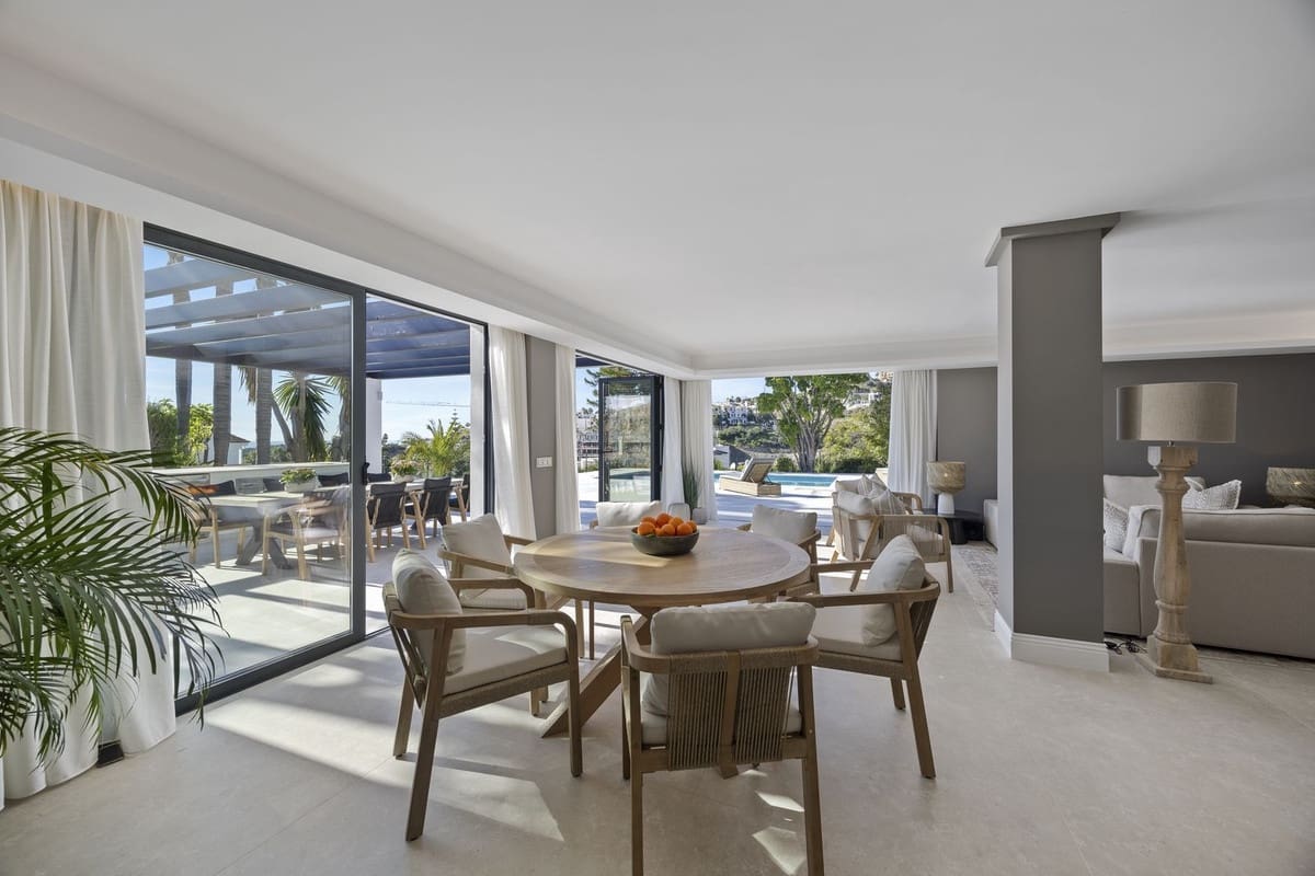5 bedroom Villa for sale in Benahavis with garage - € 4,975,000 (Ref: 8866154)