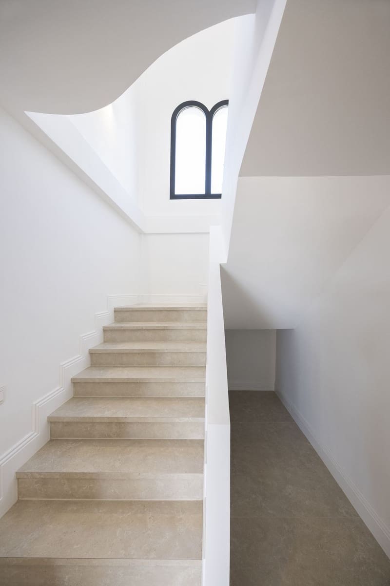 5 bedroom Villa for sale in Benahavis with garage - € 4,975,000 (Ref: 8866154)