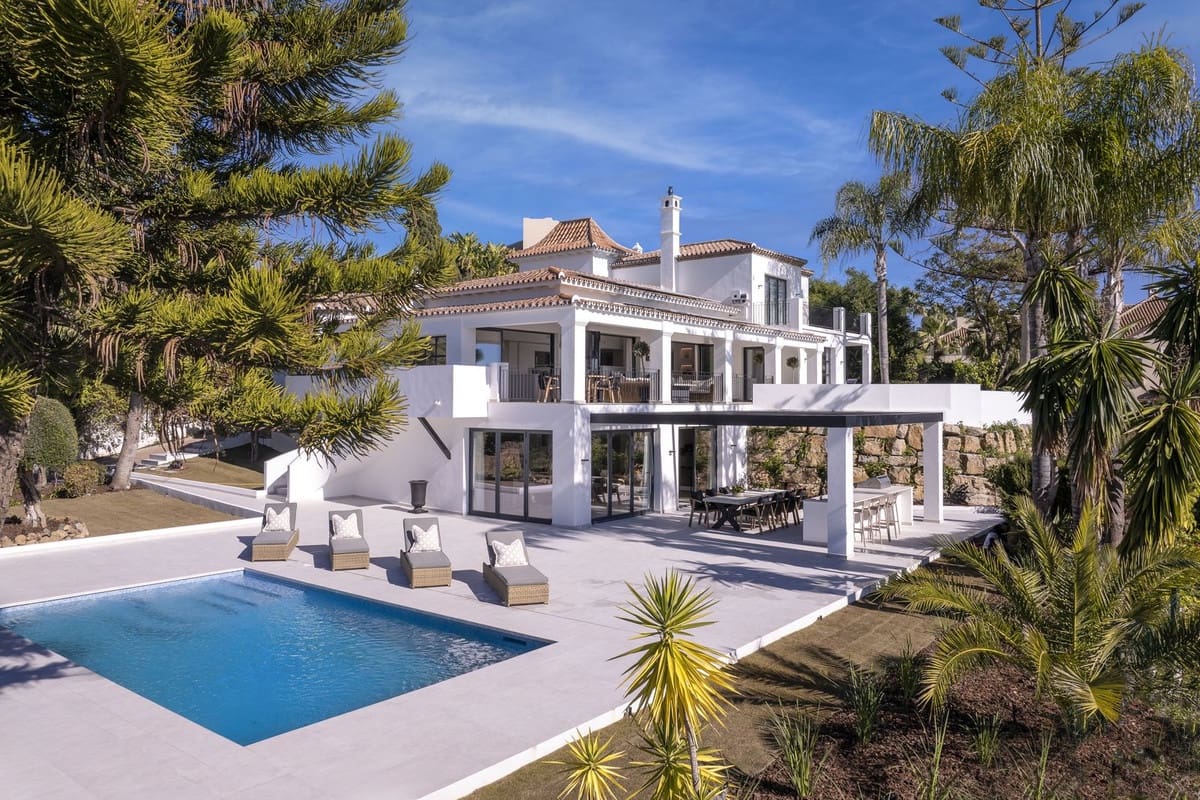 5 bedroom Villa for sale in Benahavis with garage - € 4,975,000 (Ref: 8866154)
