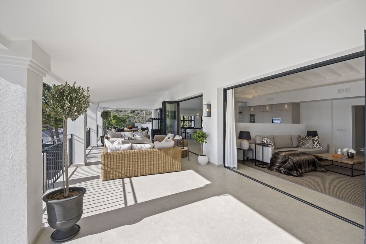 5 bedroom Villa for sale in Benahavis with garage - € 4,975,000 (Ref: 8866154)