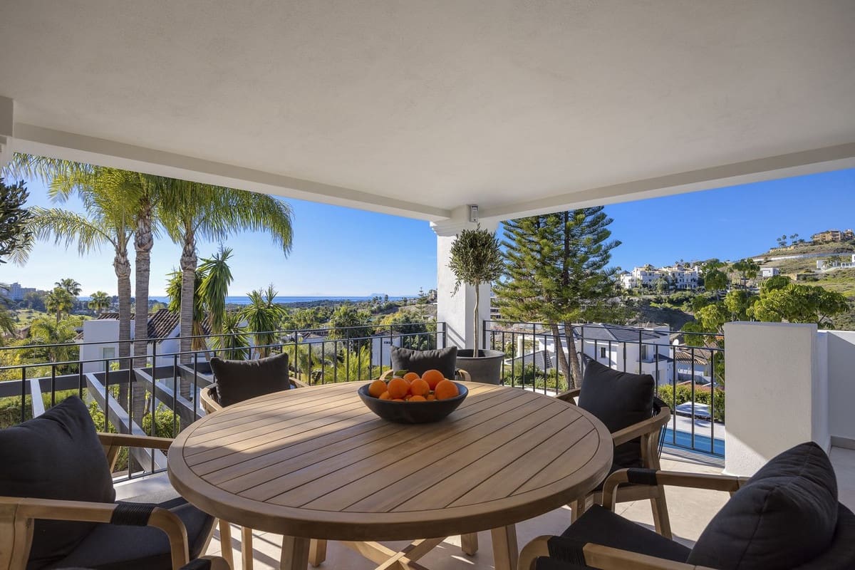 5 bedroom Villa for sale in Benahavis with garage - € 4,975,000 (Ref: 8866154)