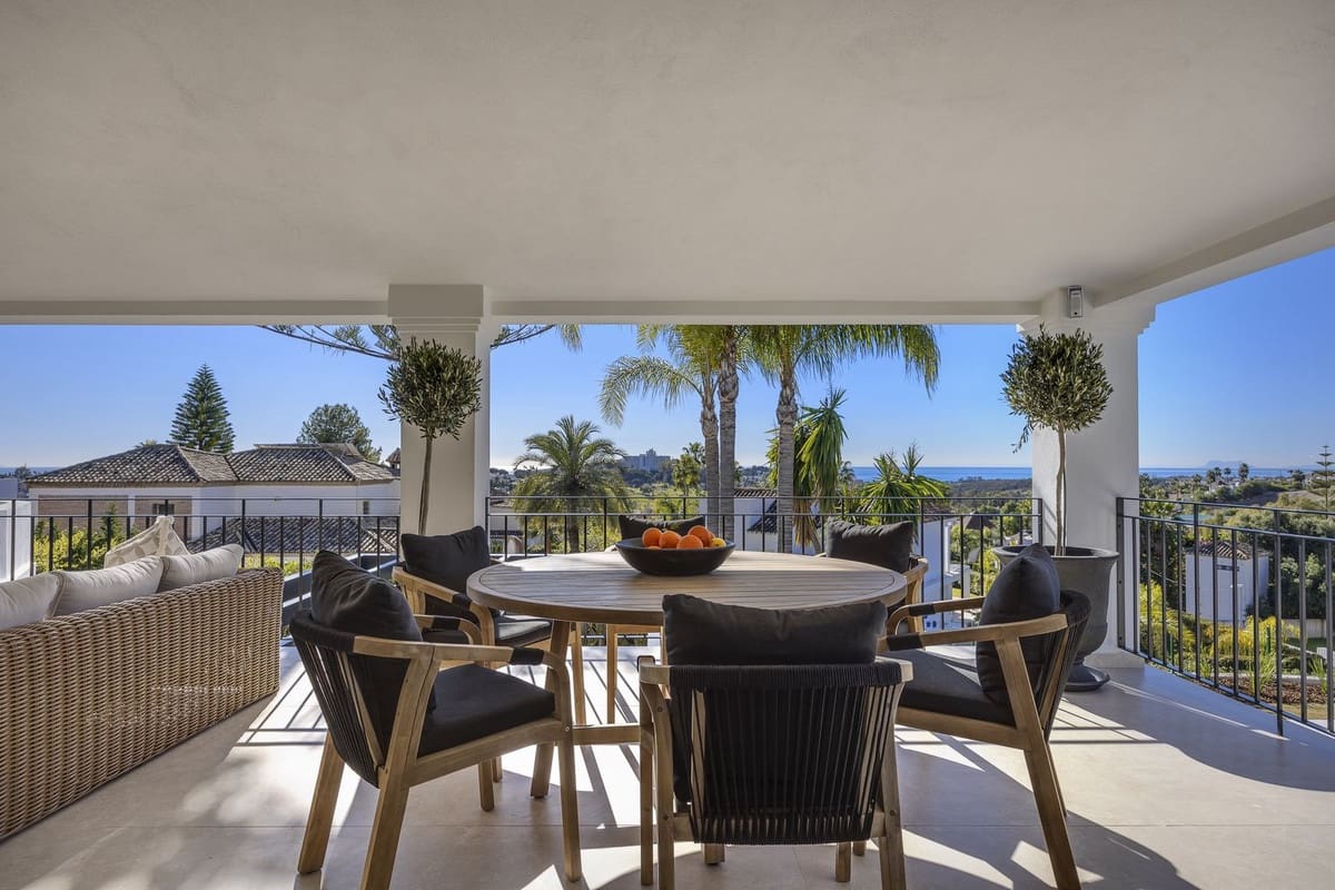 5 bedroom Villa for sale in Benahavis with garage - € 4,975,000 (Ref: 8866154)