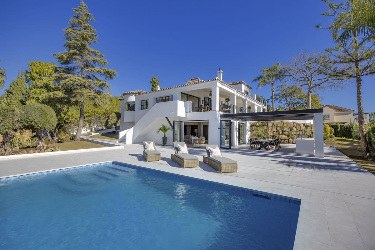 5 bedroom Villa for sale in Benahavis with garage - € 4,975,000 (Ref: 8866154)