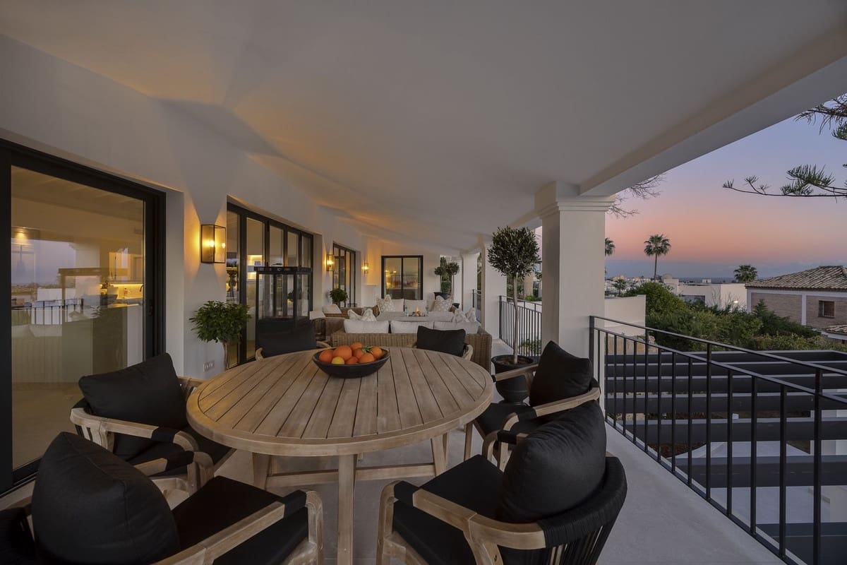5 bedroom Villa for sale in Benahavis with garage - € 4,975,000 (Ref: 8866154)