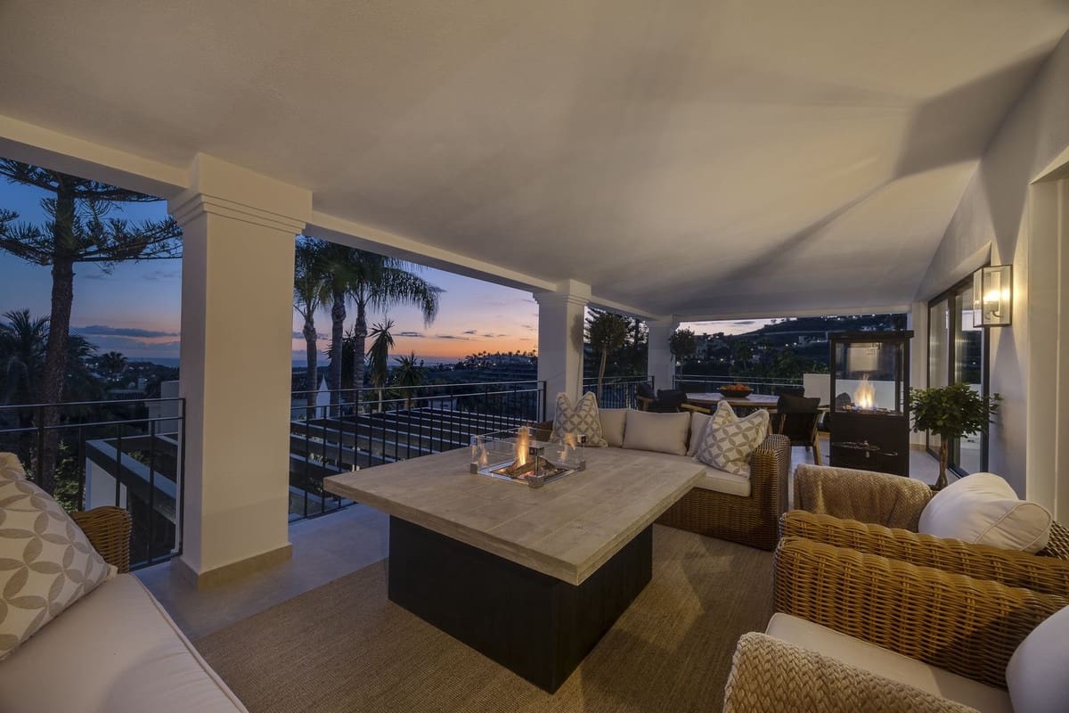 5 bedroom Villa for sale in Benahavis with garage - € 4,975,000 (Ref: 8866154)