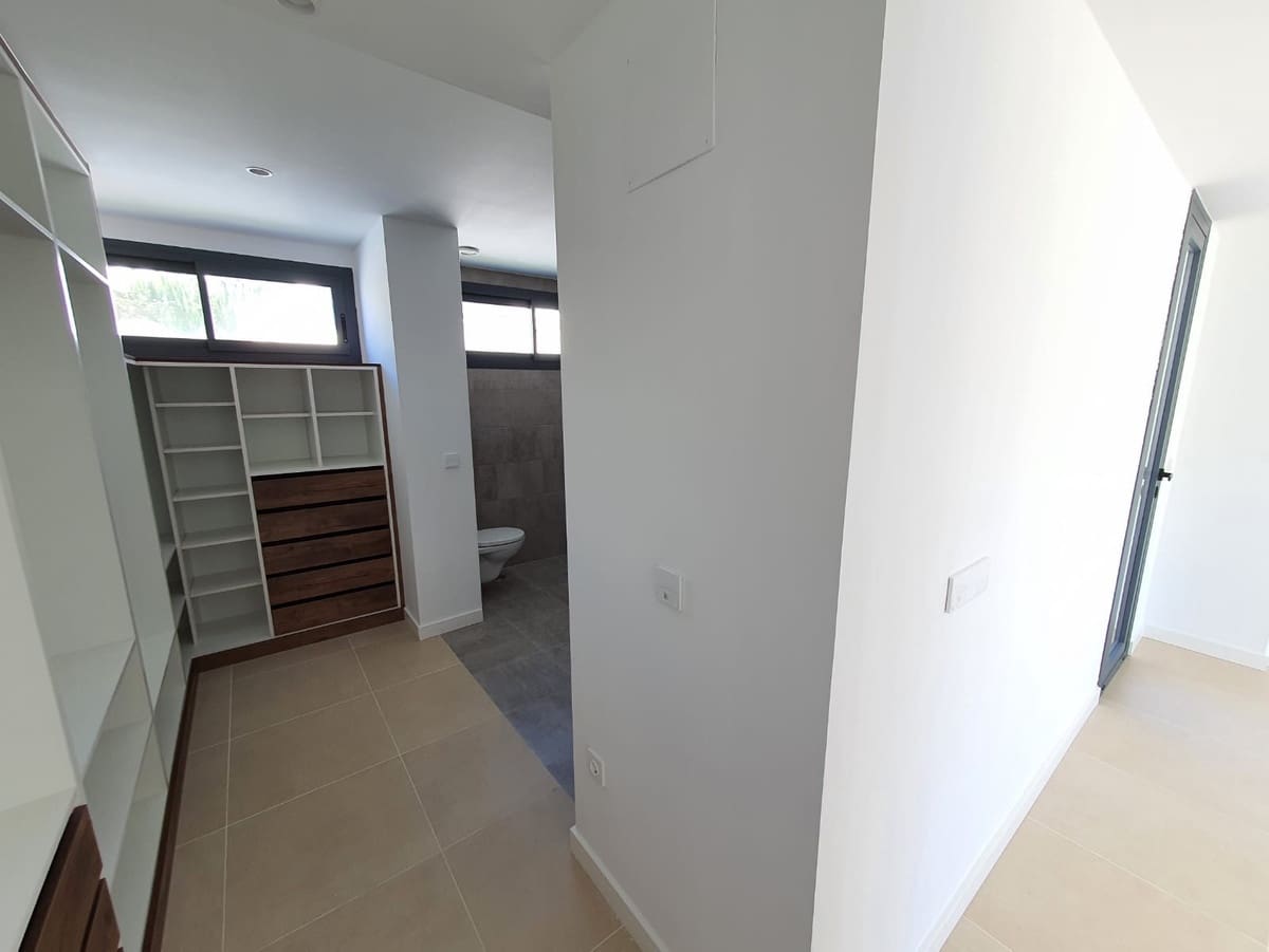 4 soverom Villa til salgs i La Duquesa / Puerto de la Duquesa - € 1 065 000 (Ref: 8875930)