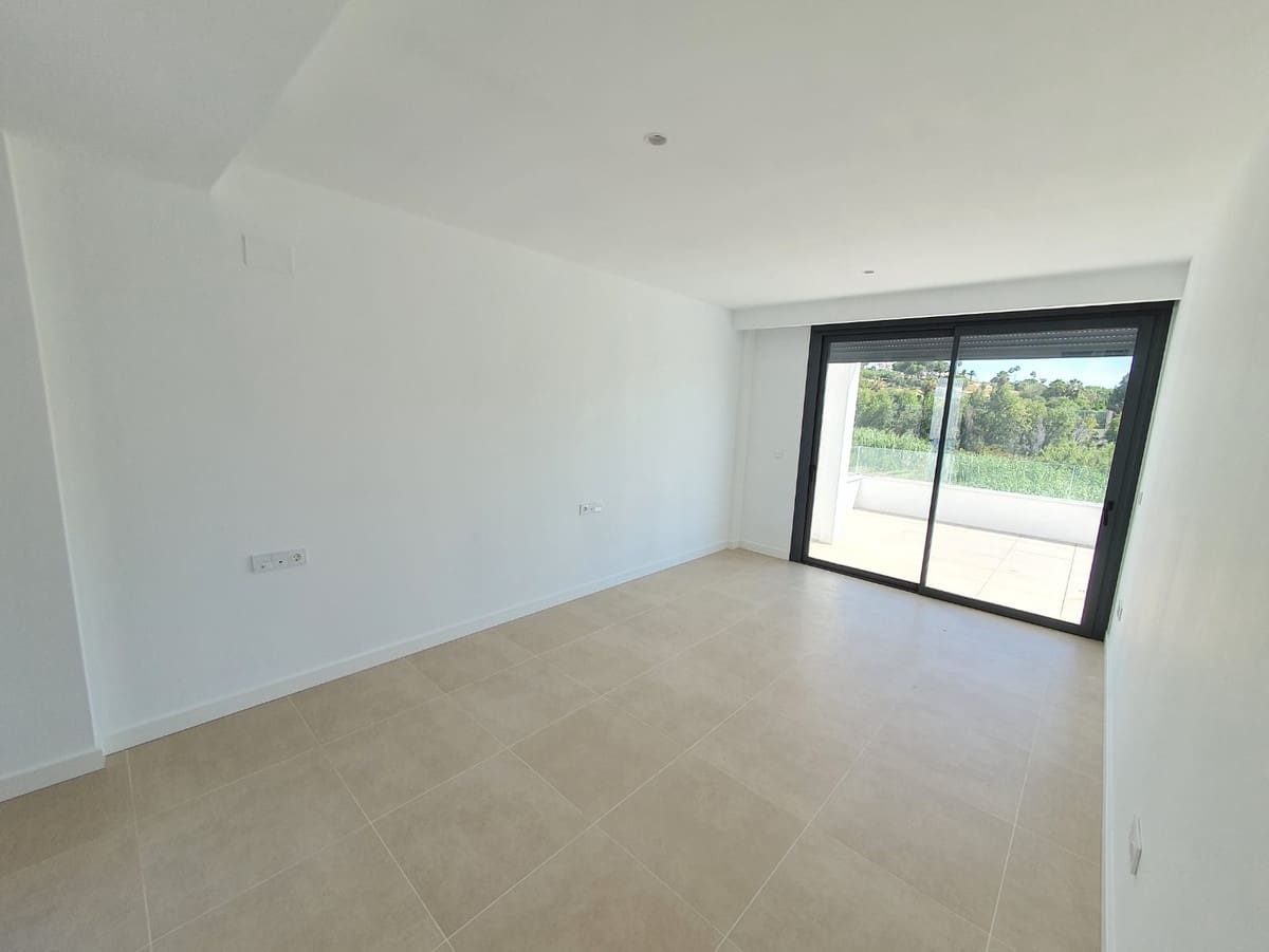 4 sypialnia Willa na sprzedaż w La Duquesa / Puerto de la Duquesa - 1 065 000 € (Ref: 8875930)