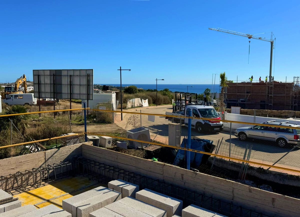 3 bedroom Villa for sale in Estepona with garage - € 1,800,000 (Ref: 8894270)