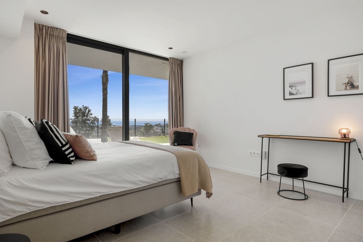 5 bedroom Villa for sale in Benahavis with garage - € 4,950,000 (Ref: 8924789)