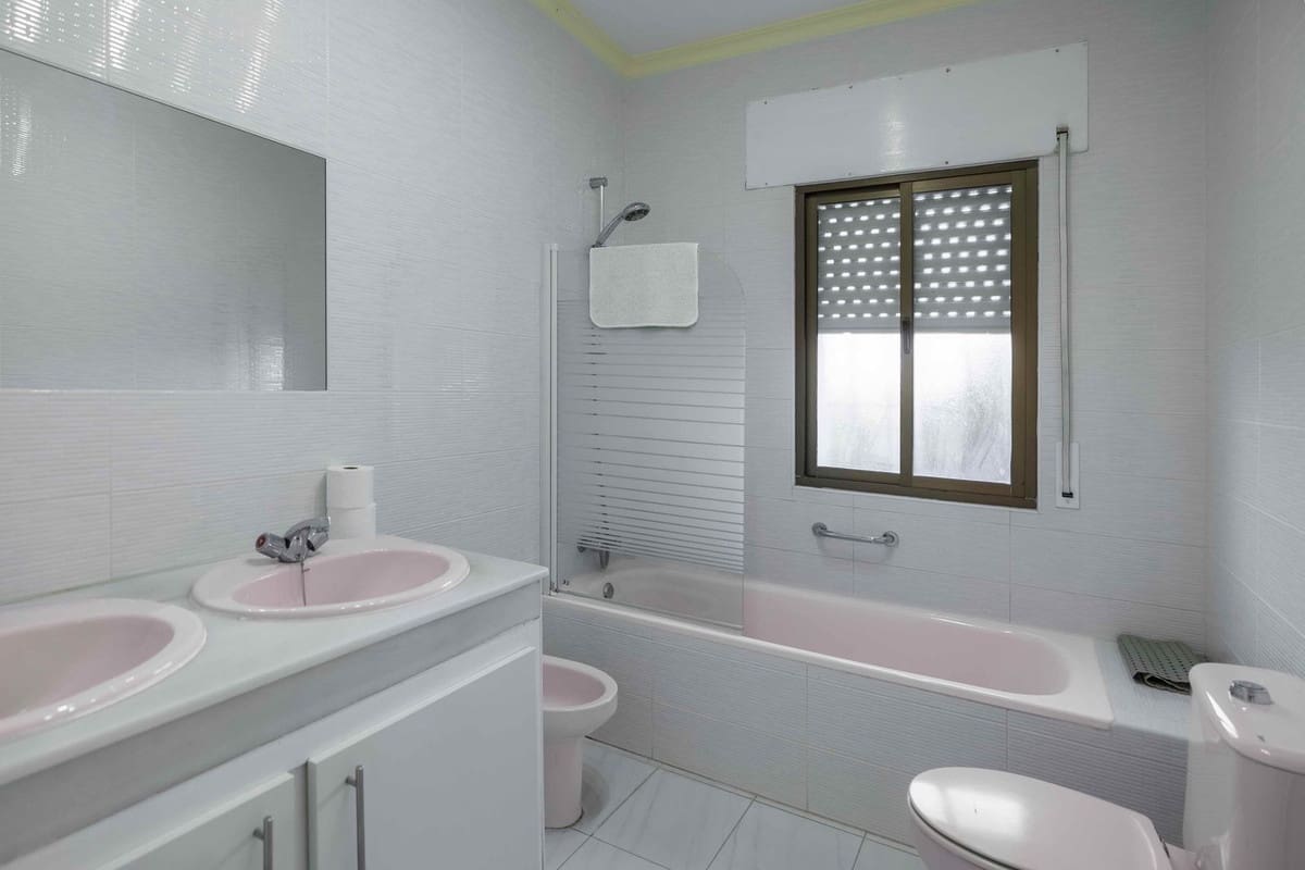 5 sypialnia Willa na sprzedaż w Estepona z garażem - 995 000 € (Ref: 8941861)