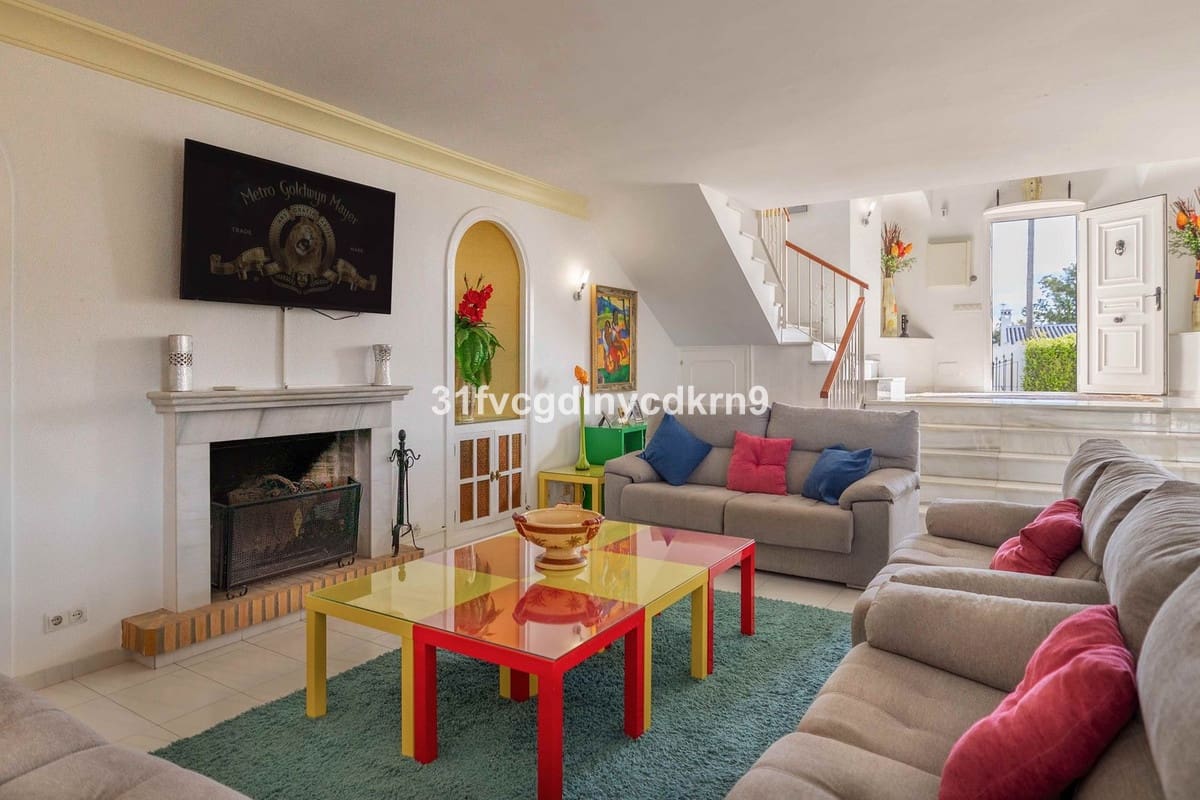 5 sovrum Villa till salu i Estepona med garage - 995 000 € (Ref: 8941861)