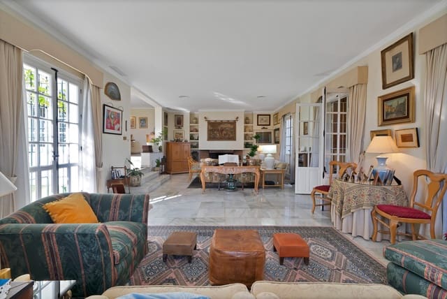 6 soverom Villa til salgs i Las Brisas, Marbella - € 3 050 000 (Ref: 8948297)