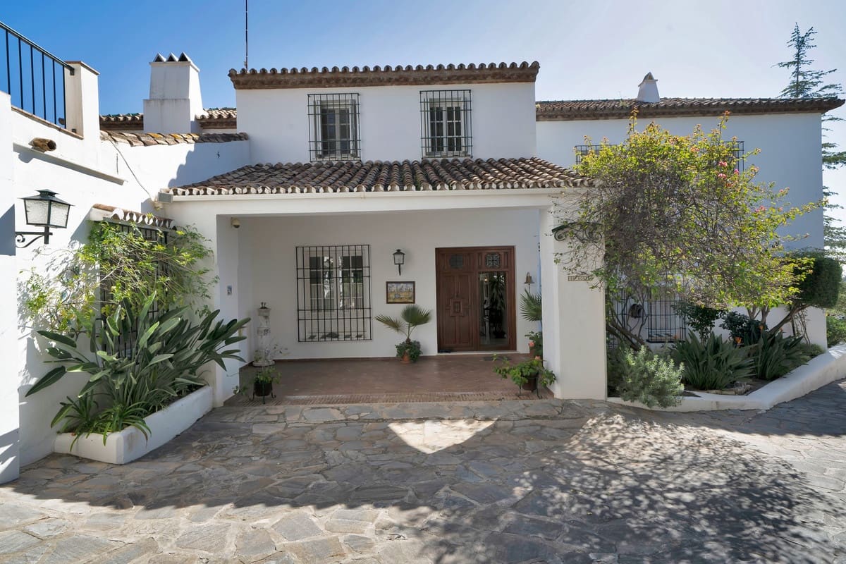 6 soverom Villa til salgs i Nueva Andalucia - € 3 050 000 (Ref: 8948297)